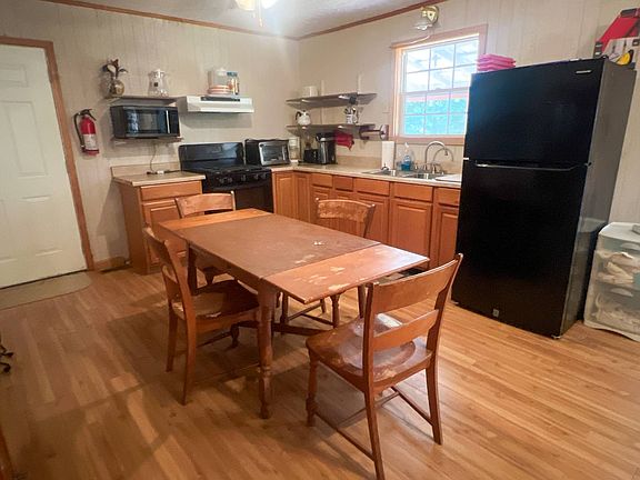 4th image of 671 Woodmen Ln