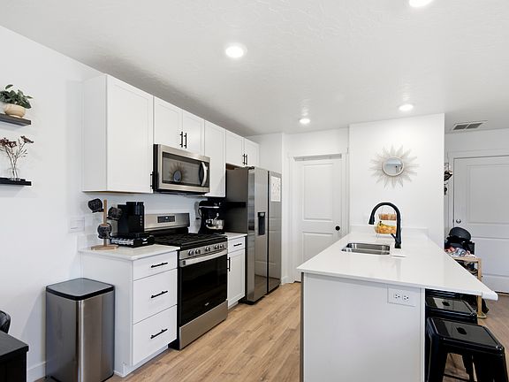 5th image of 516 N Canvasback Dr
