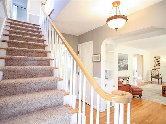 4th image of 240 Acorn Dr