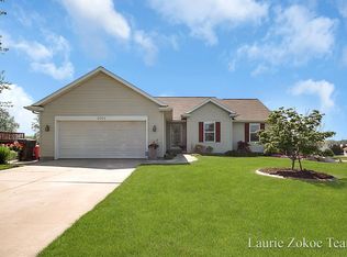 2063 Orchard Ridge Dr NW, Grand Rapids, MI