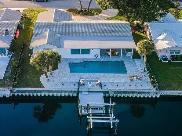 1984 Massachusetts Ave NE, Saint Petersburg, FL 33703