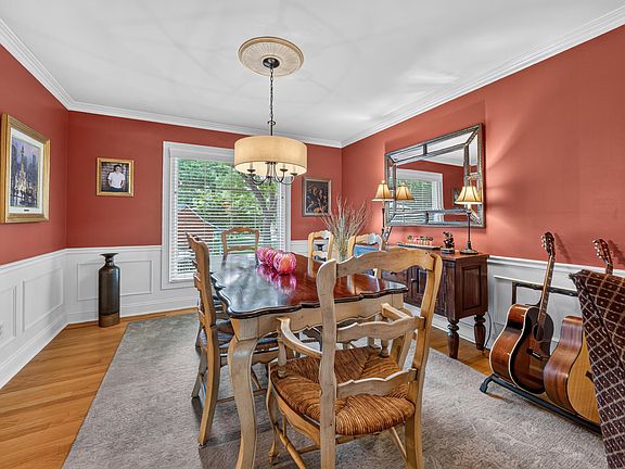 3rd image of 864 Great Oaks Blvd