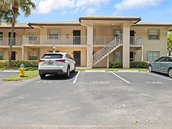 3rd image of 5561 Lakeside Drive #106
