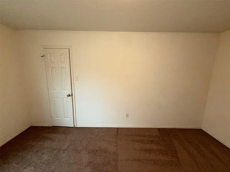 621 Dark Tree Ln — Photo 8