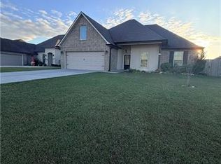 210 Hidden Cypress Dr, Belle Chasse, LA 70037