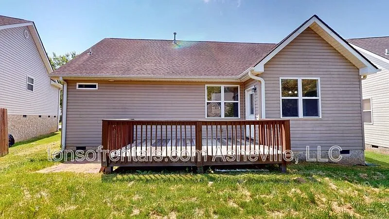 3 bed, 2.0 bath, 1169 sqft, $2,095 — Photo 2