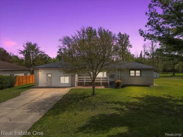 802 Hannah Dr, Troy, MI 48085