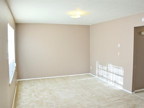 3rd image of 6995 Chasewood Dr