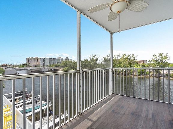 3rd image of 1505 N Riverside Dr APT 404