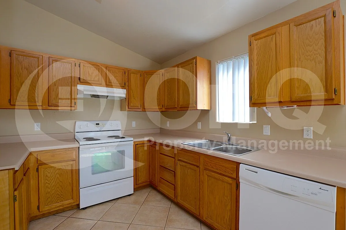 3 bed, 2.0 bath, 1135 sqft, $1,299 — Photo 4