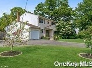 319 Babylon St, Islip Terrace, NY 11752