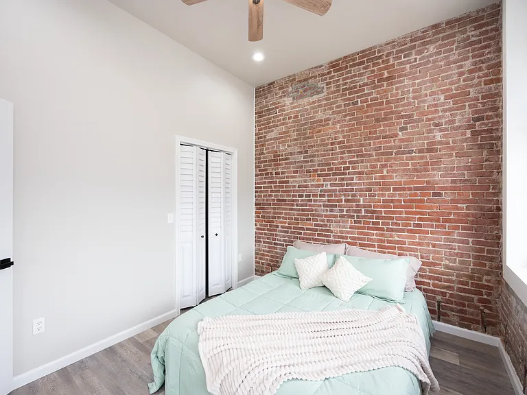 201 E Grand Ave #1 — Photo 13