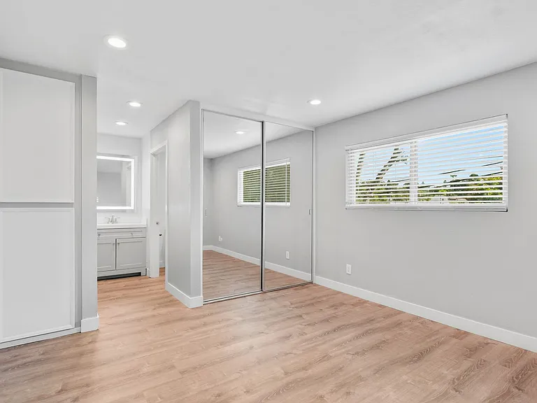 9175 Campina Dr #5 — Photo 3