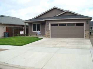 830 Halvorsen St, Medford, OR 97501