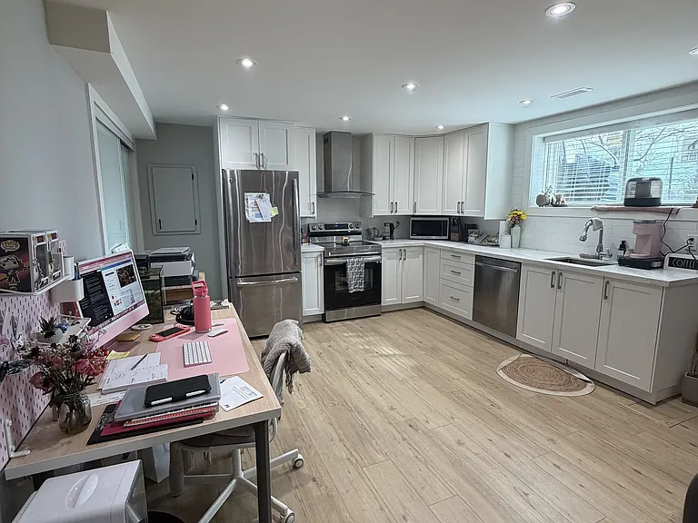 56 Olive Cres — Photo 4