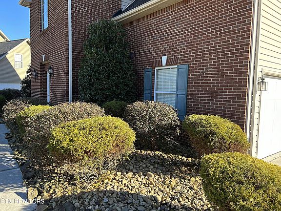 5th image of 824 Baylor Cir