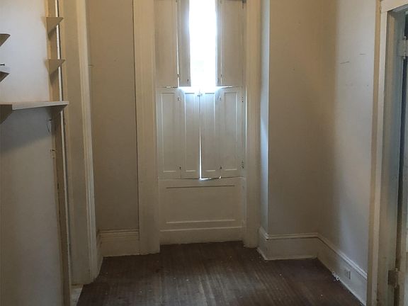 4th image of 904 N Alvord St #1