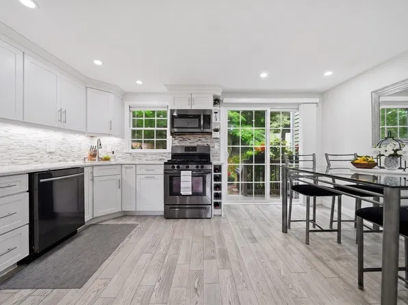 10 Oliver St APT B, Haverhill, MA 01832