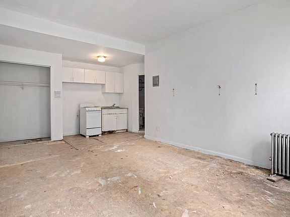 4th image of 162 E 2nd St APT 1B