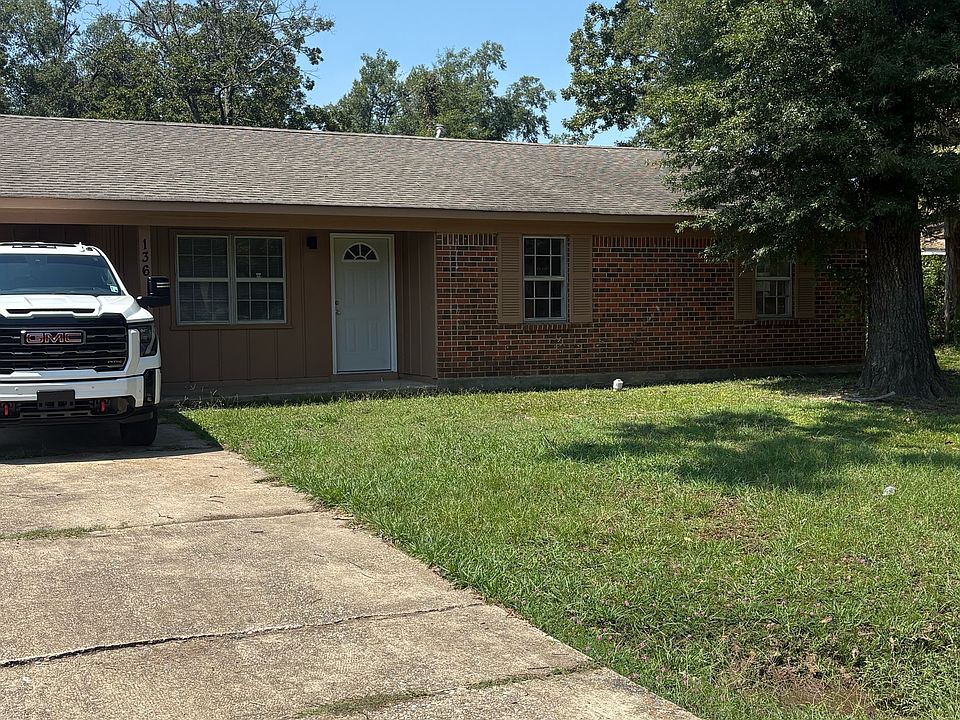 1st image of 136 Longwood Dr