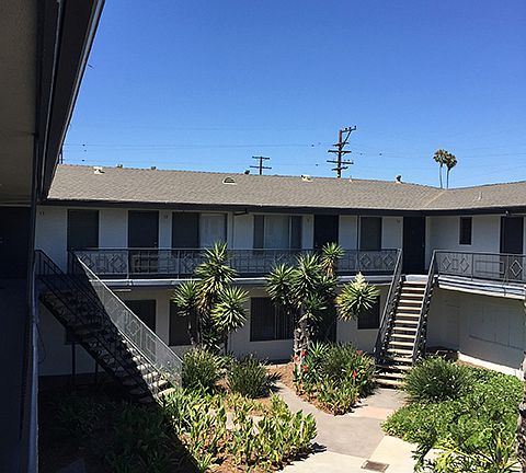 5th image of 10800 Crenshaw Blvd APT 19