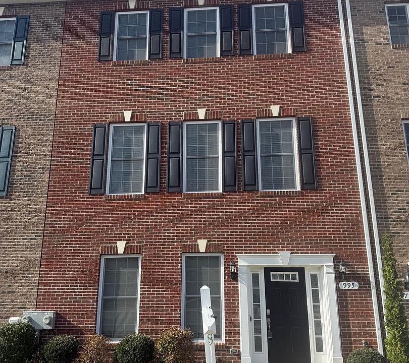 1st image of 995 Rye Dr