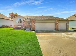 5811 Wildrose Ln, Schererville, IN 46375