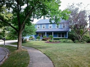 1516 Maple Knoll Ct, Naperville, IL 60563