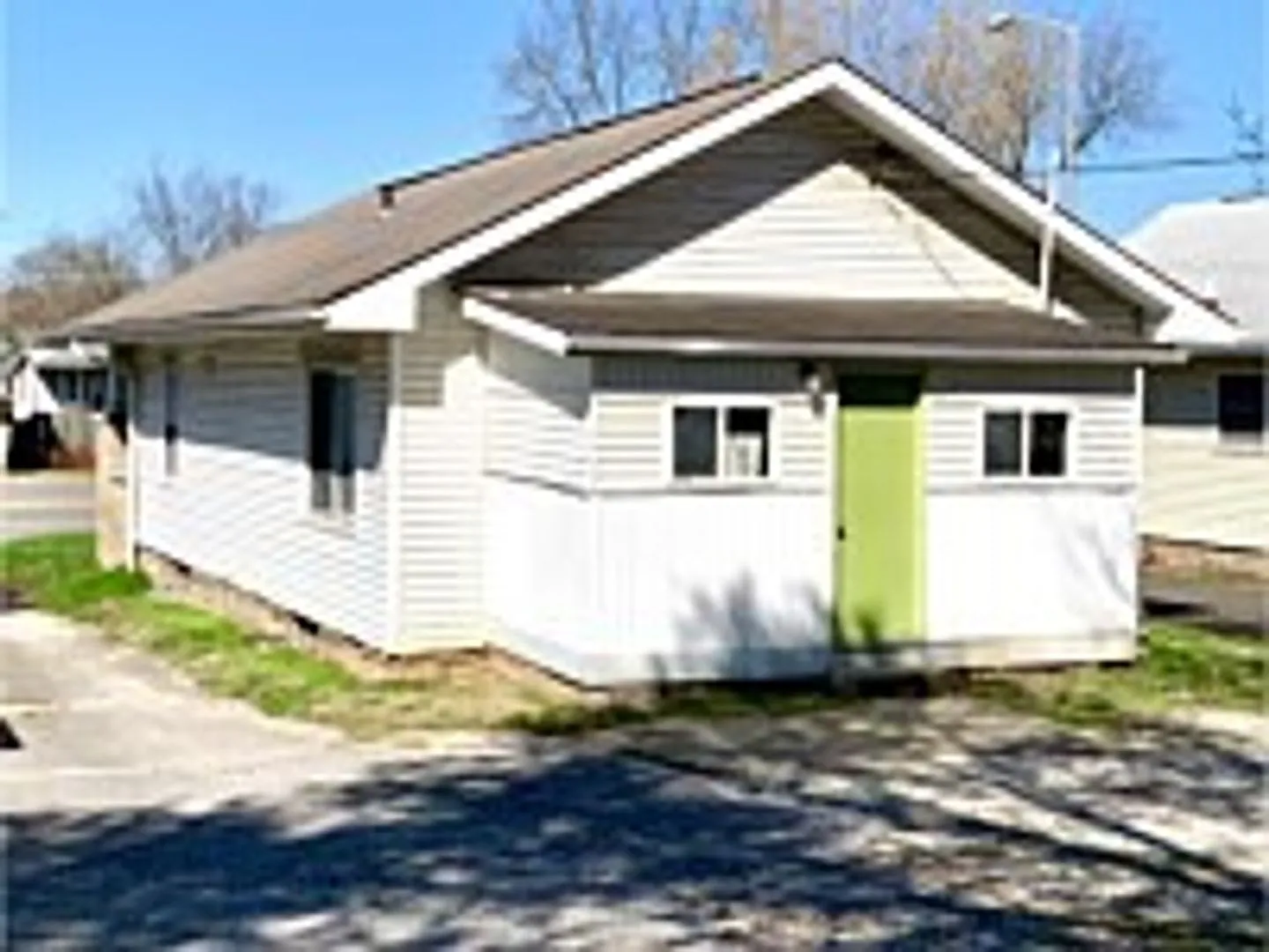 2 BED with easy access to Downtown! — Photo 1