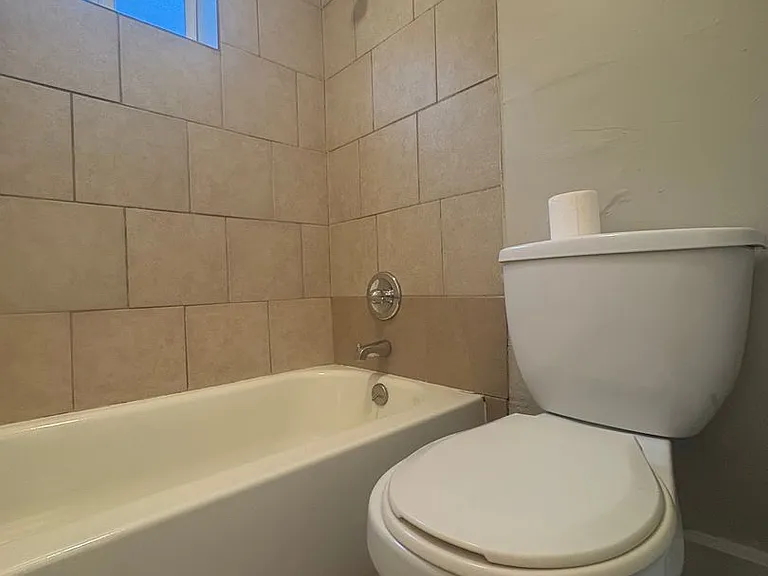 1475 Macon St — Photo 15
