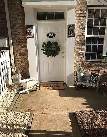134 Marketplace Ave — Photo 1