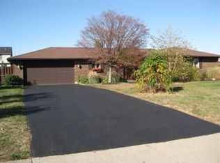 1541 Silver Lake Dr, Dayton, OH 45458