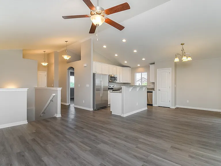 6863 Phantom Way — Photo 5