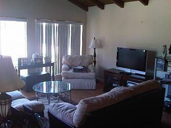 4th image of 2549 N Forest Ave