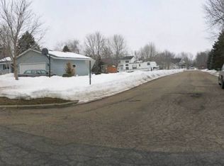 138 Sunset Dr, Belle Plaine, MN 56011