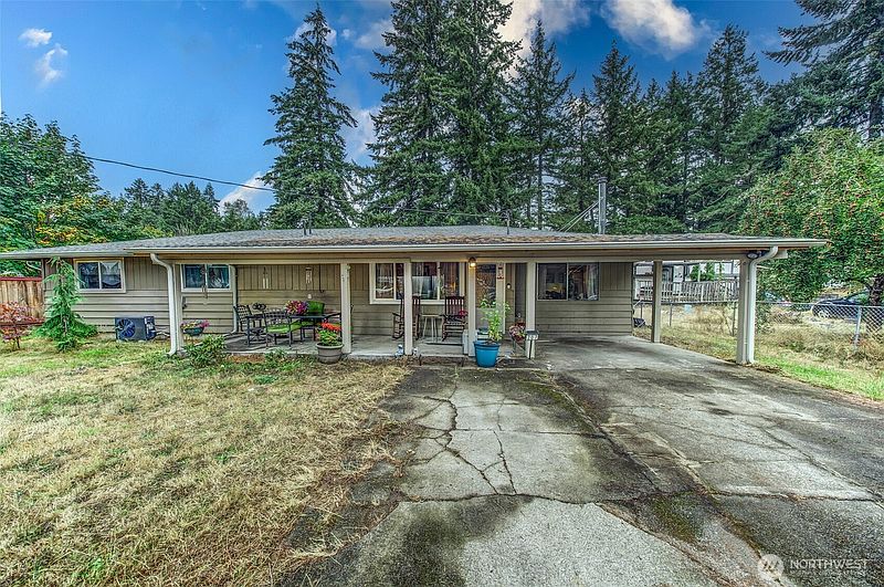 2nd image of 207 Seattle Street W