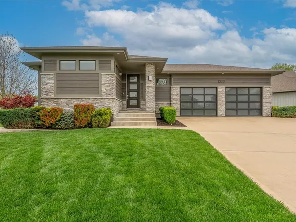 1222 Hillmann Ln, Warrensburg, MO 64093