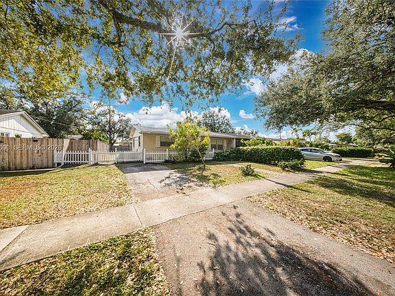 3rd image of 9426 SW 52nd St