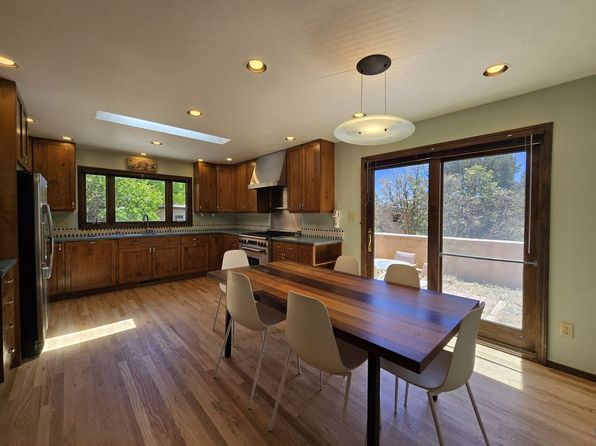 152 Laguna St