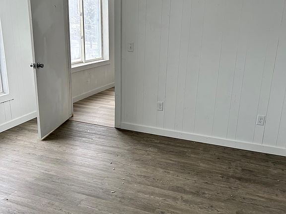 5th image of 6 S Main St NE #3