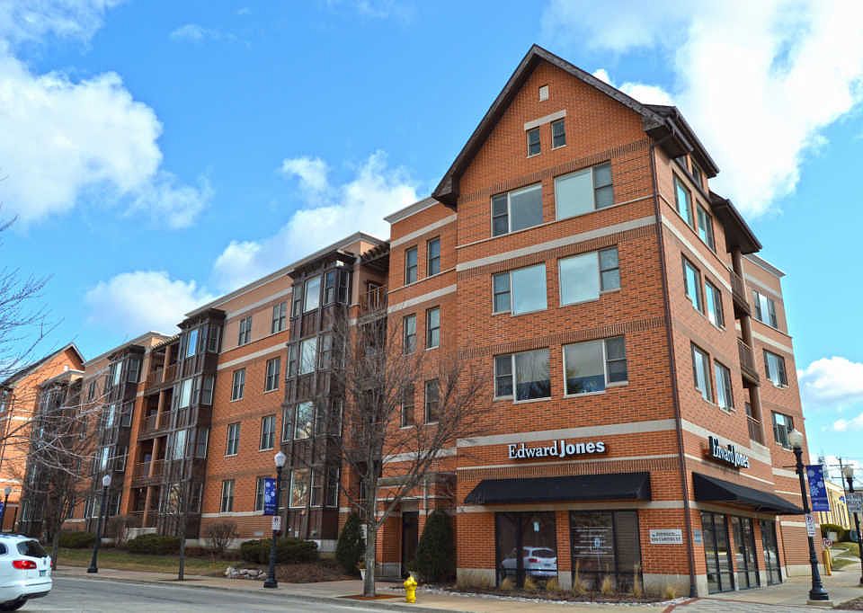 1st image of 930 Curtiss St Unit 305