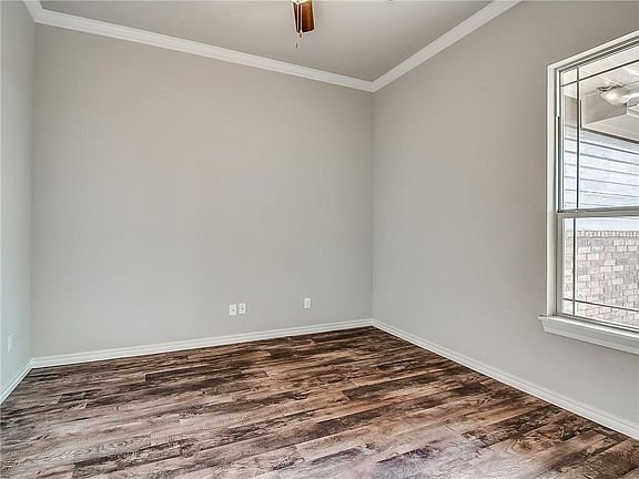 5th image of 211 Lyla Glen Dr