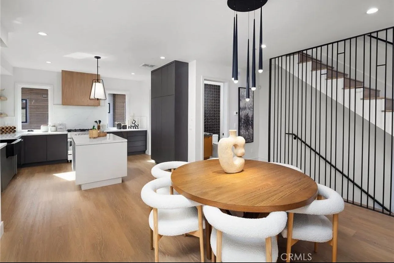 1127 Golden West Ave — Photo 3