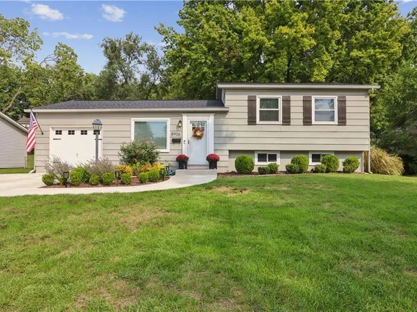 8906 W 99th Ter, Overland Park, KS 66212