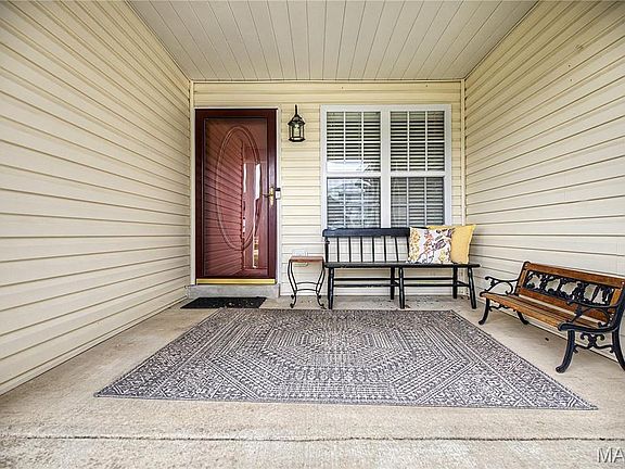 4th image of 1029 Meadow Grove Dr