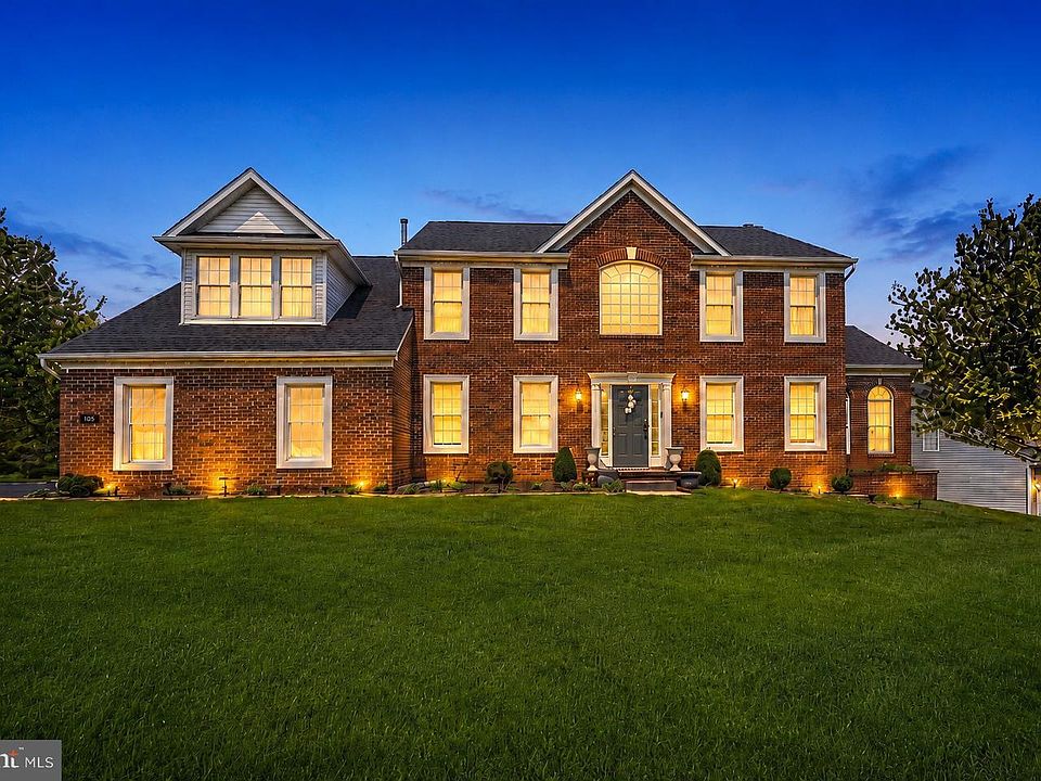 1st image of 4132 Larson Ln