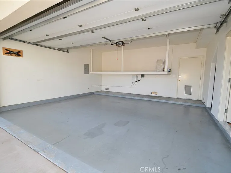 2203 Harriman #B — Photo 23