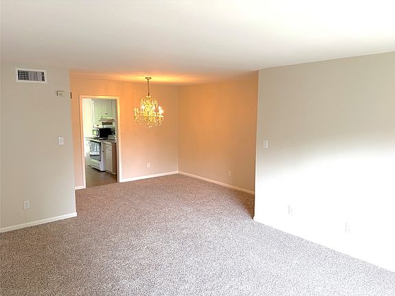 2nd image of 7000 Creswell Rd APT 215