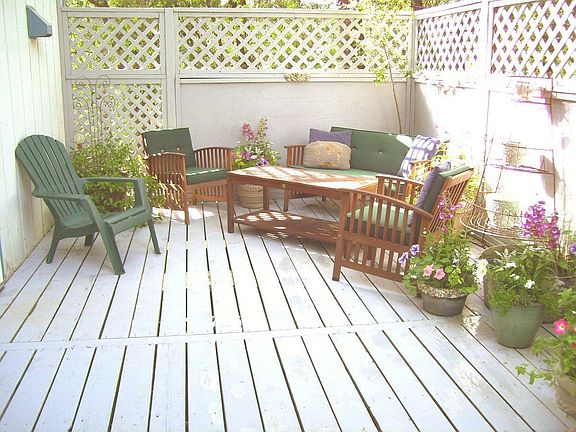 Private garden deck!