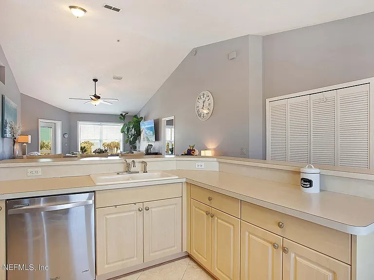 1412 1st St N #303 — Photo 3